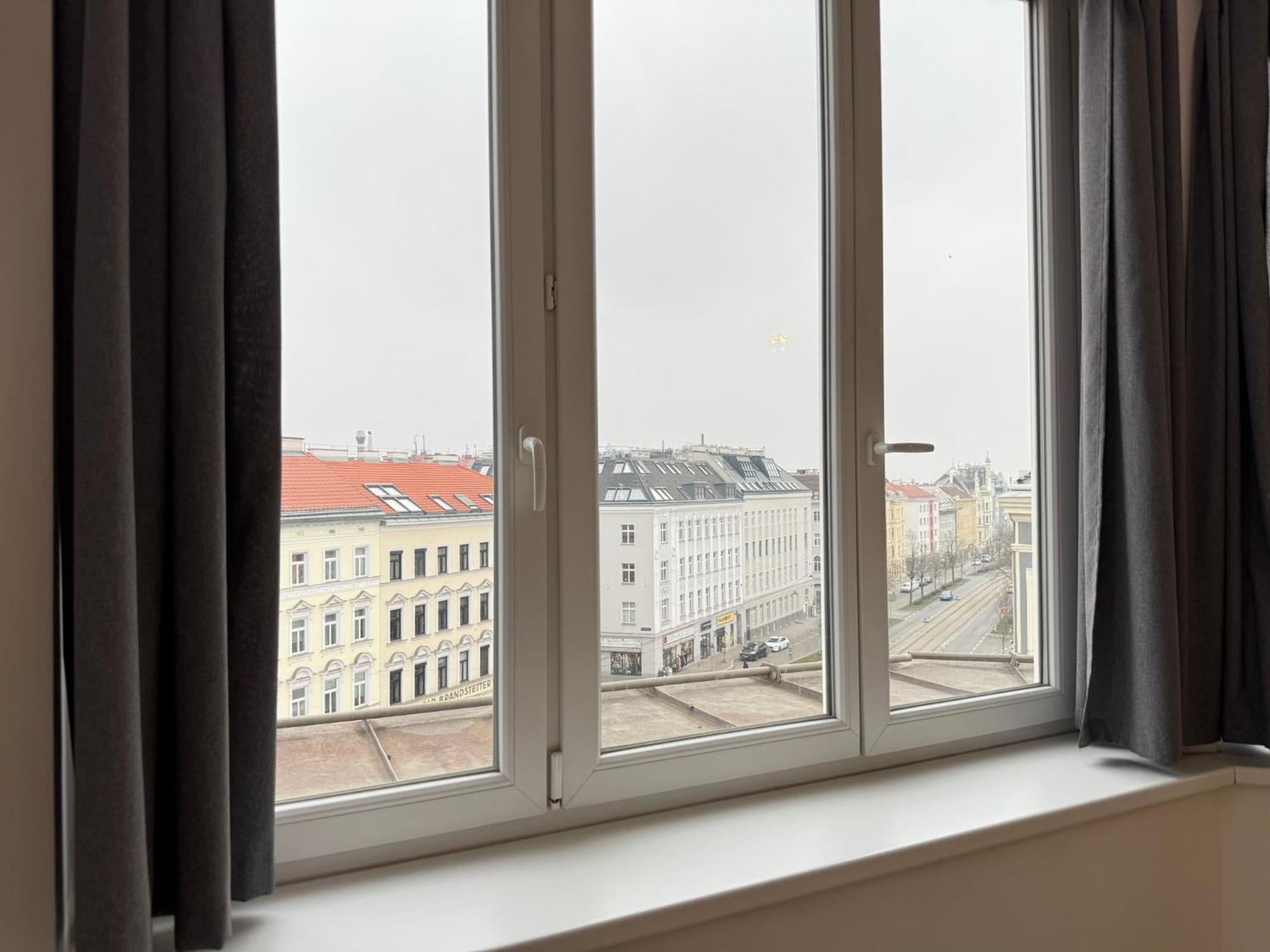 Gesamte Ueber Den Daechern Wiens * Vienna